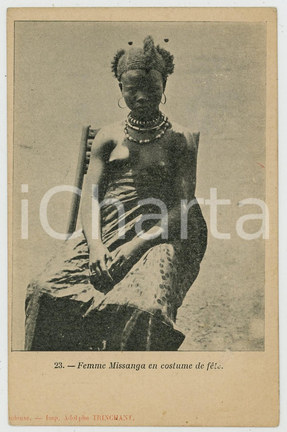 1900 ca AFRIQUE Femme Missanga en costume de fête NU ETHNIQUE Carte postale FP Cartolina postale d'epoca, viaggiata.CONDIZIONI: FAIR (lievi bruniture e piccola abrasione al recto)FORMATO: FP    originale e autentica 1