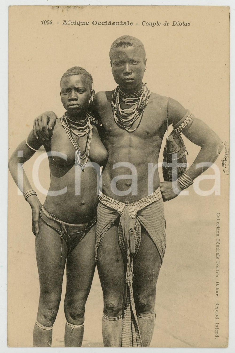 1910 ca AFRIQUE OCCIDENTALE Couple de DIOLAS - Postcard ETHNIC TYPES Cartolina postale d'epoca, non viaggiata.CONDIZIONI: GFORMATO: FPEDITORE: Fortier - Dakar    originale e autentica 1