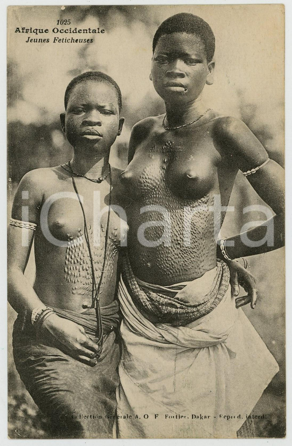 1910 AFRIQUE OCCIDENTALE Jeunes Féticheuses *Postcard ETHNIC NUDE Scarification Cartolina postale d'epoca, non viaggiata.CONDIZIONI: GFORMATO: FP    originale e autentica 1