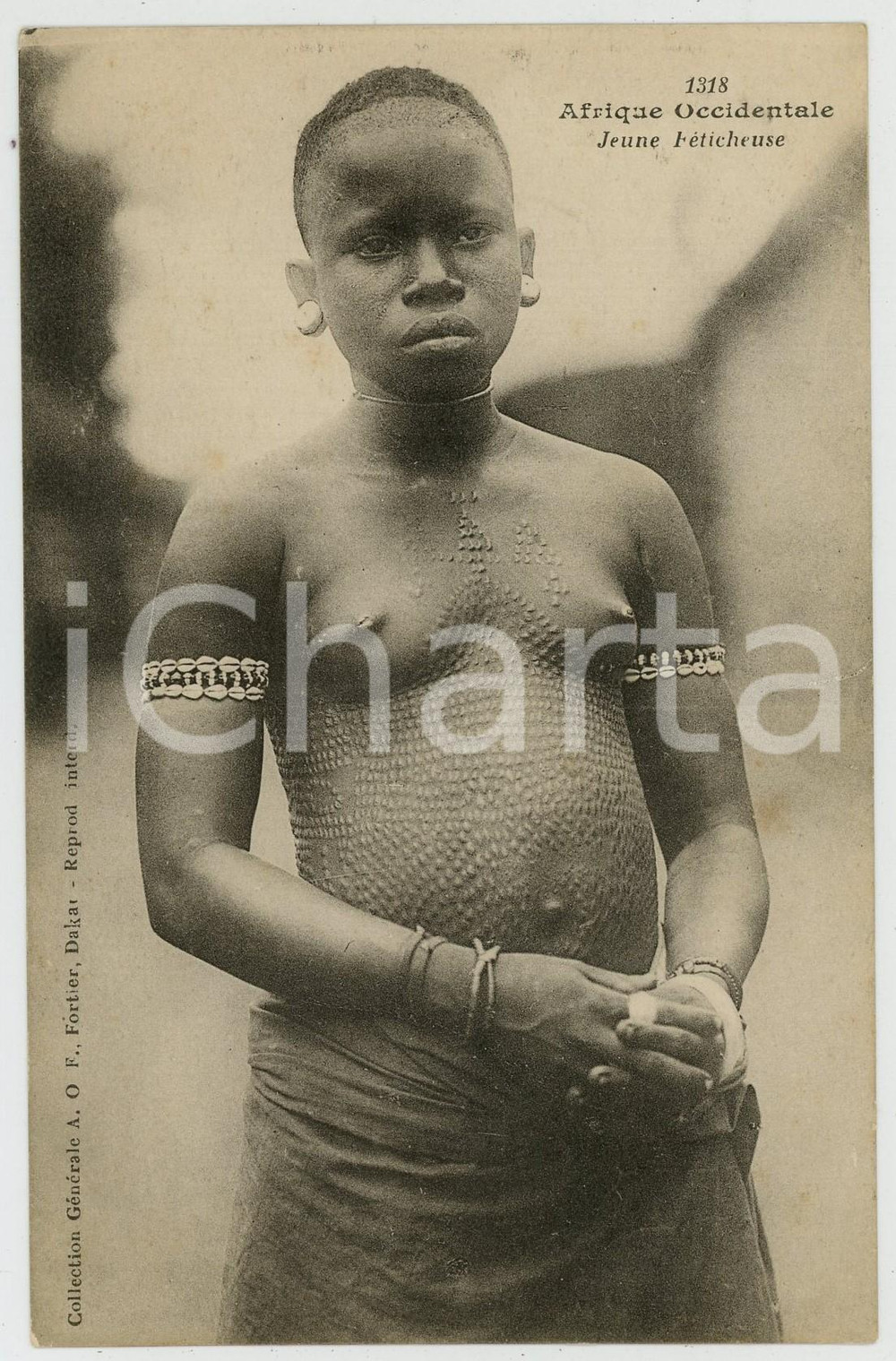 1910 ca AFRIQUE OCCIDENTALE Jeune Féticheuse ^Postcard ETHNIC NUDE Scarification Cartolina postale d'epoca, non viaggiata.CONDIZIONI: GFORMATO: FP    originale e autentica 1