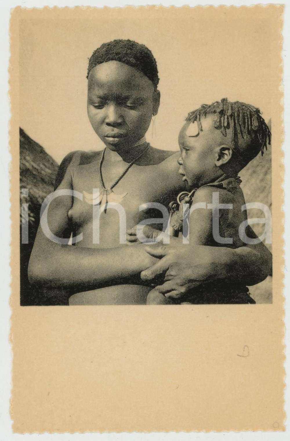 1940 ca BOSOBOLO - CONGO BELGE Mère et enfant NU ETHNIQUE Carte postale FP (2) Cartolina postale d'epoca, non viaggiata.CONDIZIONI: FAIR (macchie diffuse sulla pellicola)FORMATO: FPEDITORE: Journ&eacute;es coloniales de Belgique, Bruxelles    originale e autentica 1