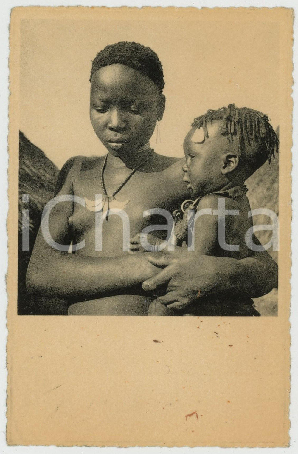 1940 ca BOSOBOLO - CONGO BELGE Mère et enfant NU ETHNIQUE Carte postale FP (1) Cartolina postale d'epoca, non viaggiata.CONDIZIONI: FAIR (macchie diffuse sulla pellicola)FORMATO: FPEDITORE: Journ&eacute;es coloniales de Belgique, Bruxelles    originale e autentica 1