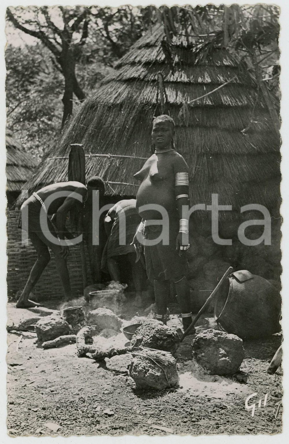1955 ca GUINÉE Village Bassari - Femme NU ETHNIQUE Carte postale FP NV Cartolina postale d'epoca, non viaggiata.CONDIZIONI: goodFORMATO: FPEDITORE: Editions GIL, Dakar    originale e autentica 1