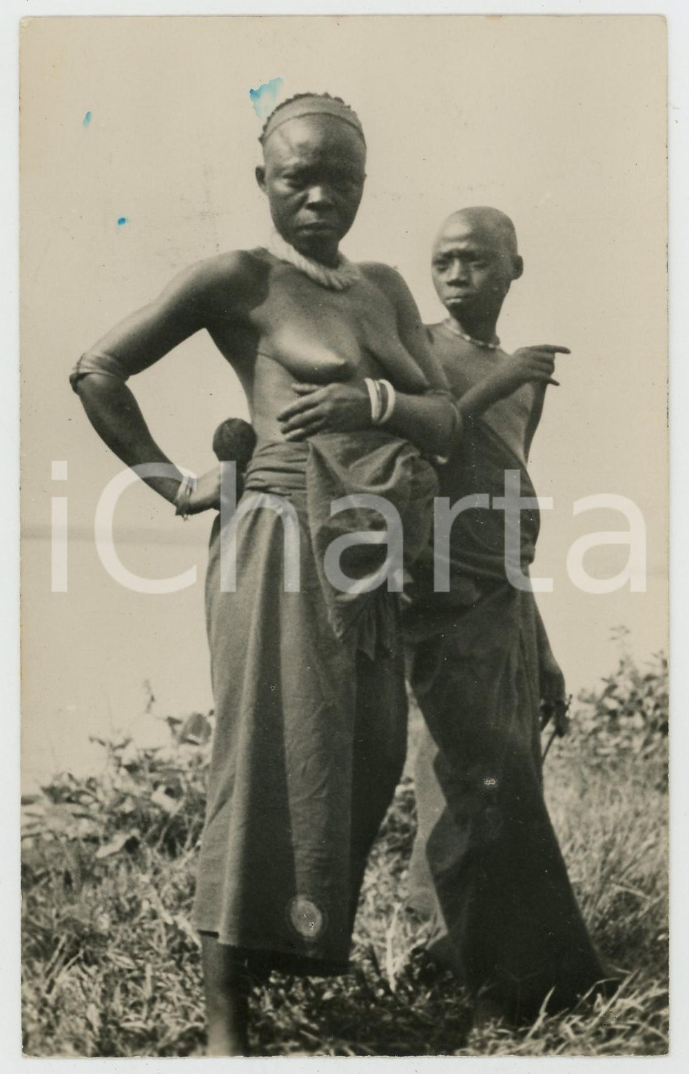 1955 CONGO BELGE - RUANDA-URUNDI - Jeunes filles indigènes - Postcard Fotografia seriale d'epoca, in formato cartolina postale, viaggiata.CONDIZIONI: FAIR (macchie di inchiostro al recto e piegatura angolare)FORMATO: 9x14 cm    originale e autentica 1