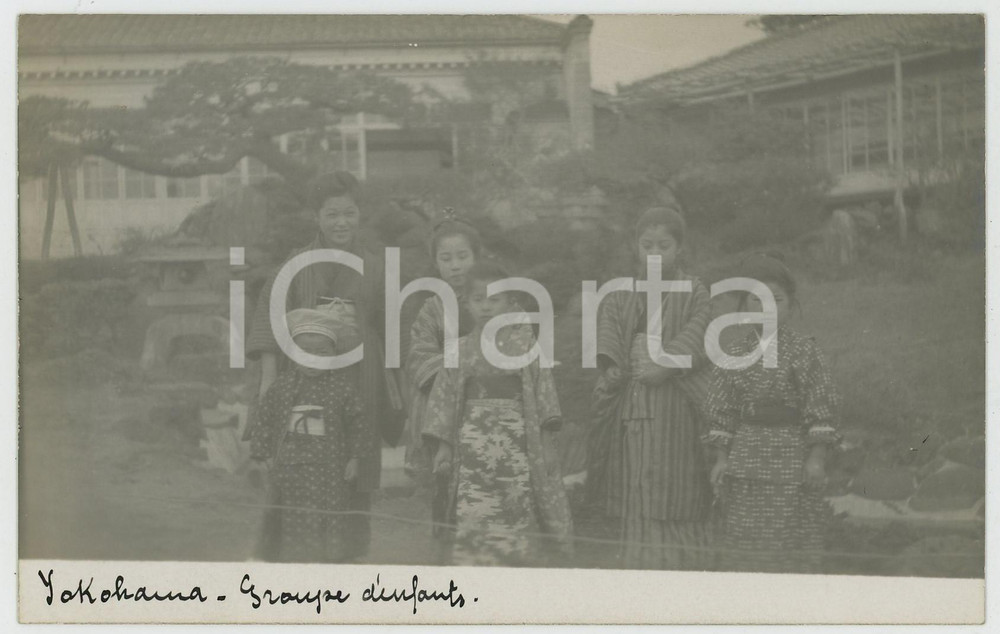 1920 ca YOKOHAMA (JAPAN) Groupe d'enfants en kimono - RPPC Photo postcard  Fotocartolina d'epoca, con didascalia manoscritta originale al lato inferiore.AUTORE: Photo Compagnie BelgeCONDIZIONI: GFORMATO: FP    originale e autentica 1