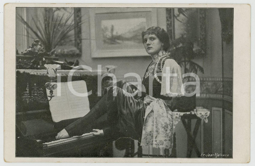 1910 ca FREAKS Woman playing the piano with her feet - Postcard Jean MALVAUX  Cartolina postale d'epoca, non viaggiata.CONDIZIONI: G (lievi ingiallimenti al verso)FORMATO: FP    originale e autentica 1