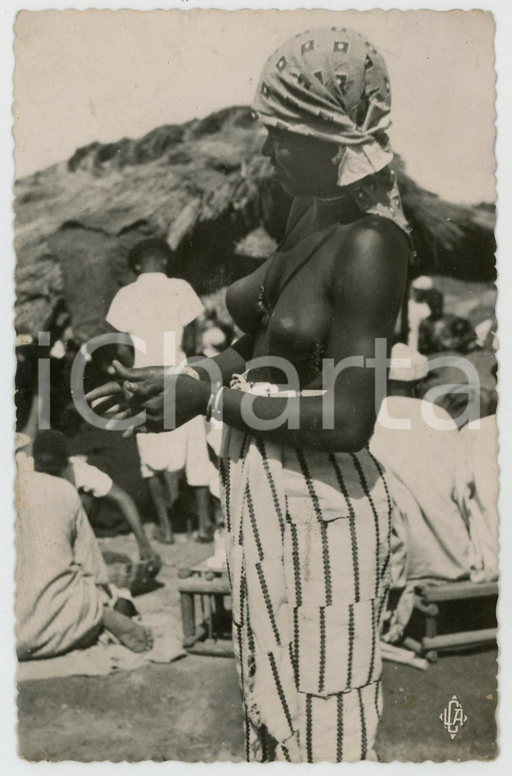 1955 RÉGION D'OUESSO (MOYEN-CONGO) Jeune femme Bakota NU ETHNIQUE Carte postale  Cartolina postale d'epoca, viaggiata.EDITORE: La carte africaine, FranceCONDIZIONI: FAIR (affrancatura rimossa)FORMATO: FP    originale e autentica 1