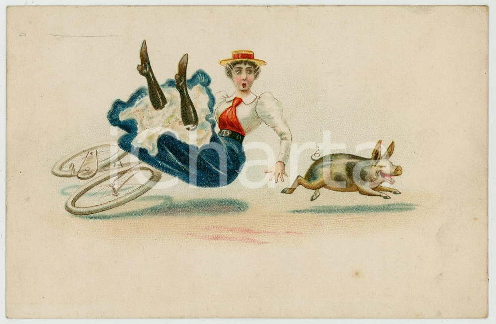 1900 ca HUMOUR Pig knocks a woman off her bicycle ILLUSTRATED postcard FP NV  Cartolina d'epoca, non viaggiata FAIR/discreto Lievi smussature agli angoli Formato: FP originale e autentica 1