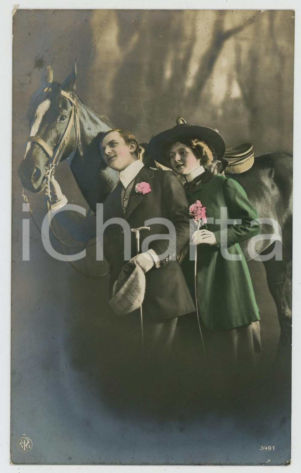 1921 COUPLE Romantic lovers and horse - Flowers - Chromo old postcard  Cartolina postale d'epoca, viaggiata (ma francobollo asportato).CONDIZIONI: F (piccole piegature angolari)FORMATO: FP    originale e autentica 1