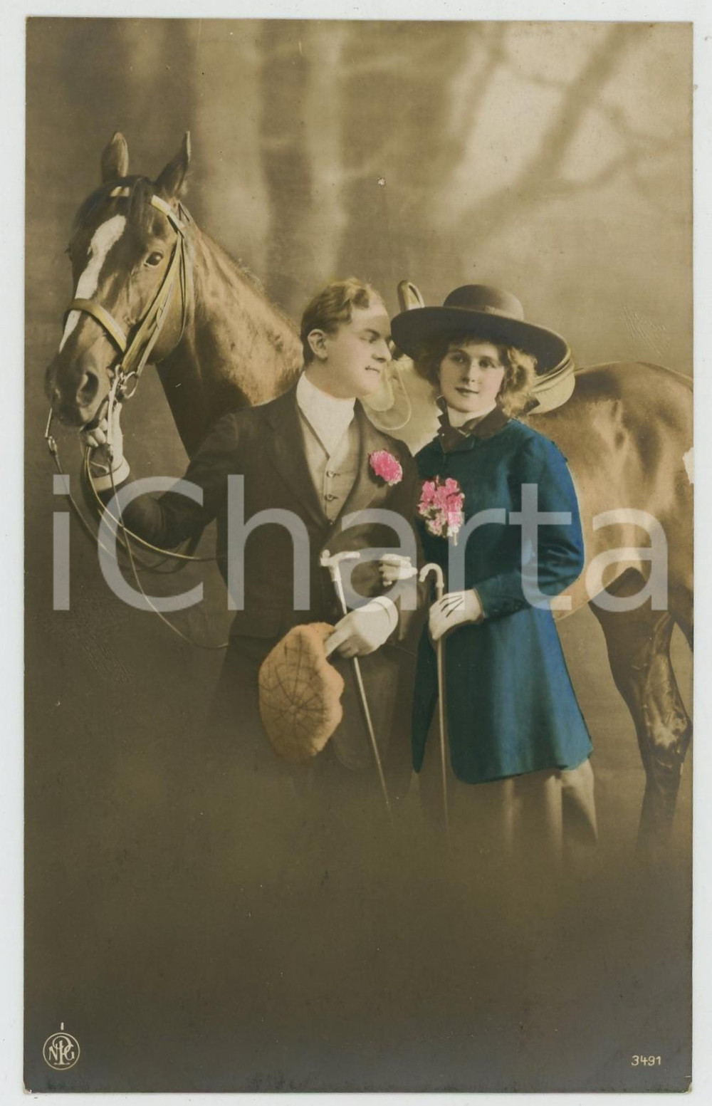 1920 ca COUPLE Romantic lovers and horse - Flowers - Chromo vintage postcard  Cartolina postale d'epoca, scritta ma non viaggiata.CONDIZIONI: G (minima abrasione centrale al recto e al lato destro)FORMATO: FP    originale e autentica 1