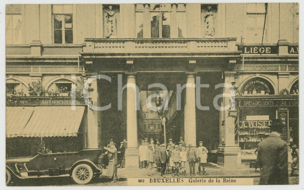 1910 ca BRUXELLES Galerie de la Reine - Carte postale ANIMEE voiture Cartolina postale d'epoca, non viaggiata.Timbro al verso "Laeken - Lawn - Tennis - Club".FORMATO: FPCONDIZIONI: G    originale e autentica 1