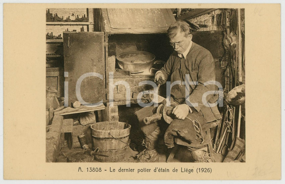 1960 ca LIÈGE - BELGIQUE Le dernier potier d'étain (1926) Carte postale FP NV  Cartolina postale d'epoca, non viaggiata.EDITORE: Mus&eacute;e de la Vie Wallonne, Li&egrave;geCONDIZIONI: GFORMATO: FP    originale e autentica 1