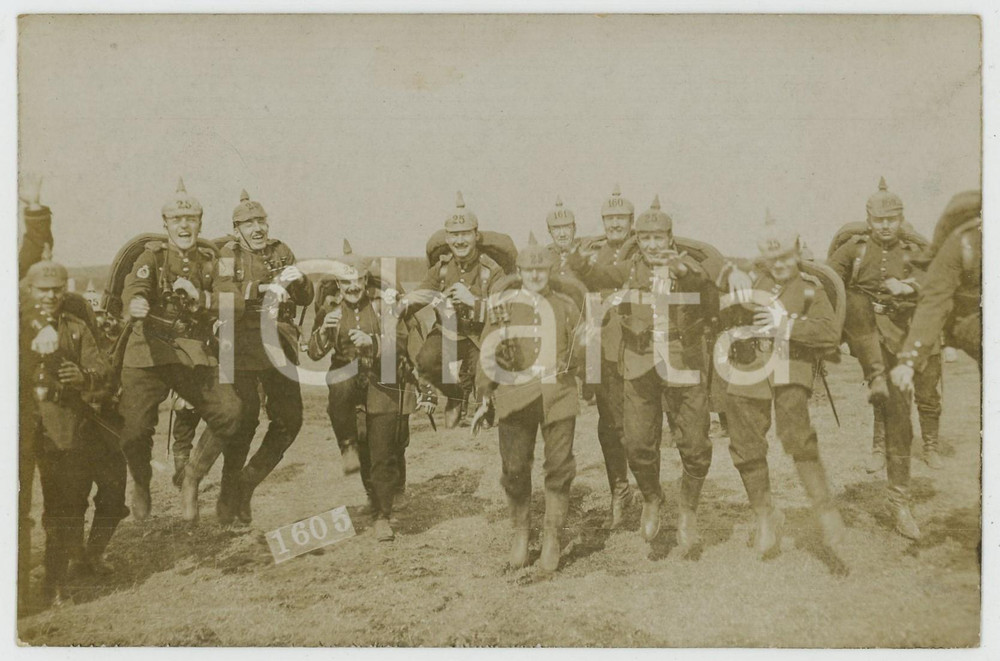 1915 ca WW1 - IXELLES Elsene übungsplatz - Soldati saltano scherzano - Foto 13x9 Cartolina d'epoca, viaggiata.  FAIR/discreto Smussature agli angoli Formato: 13x9 cm originale e autentica 1