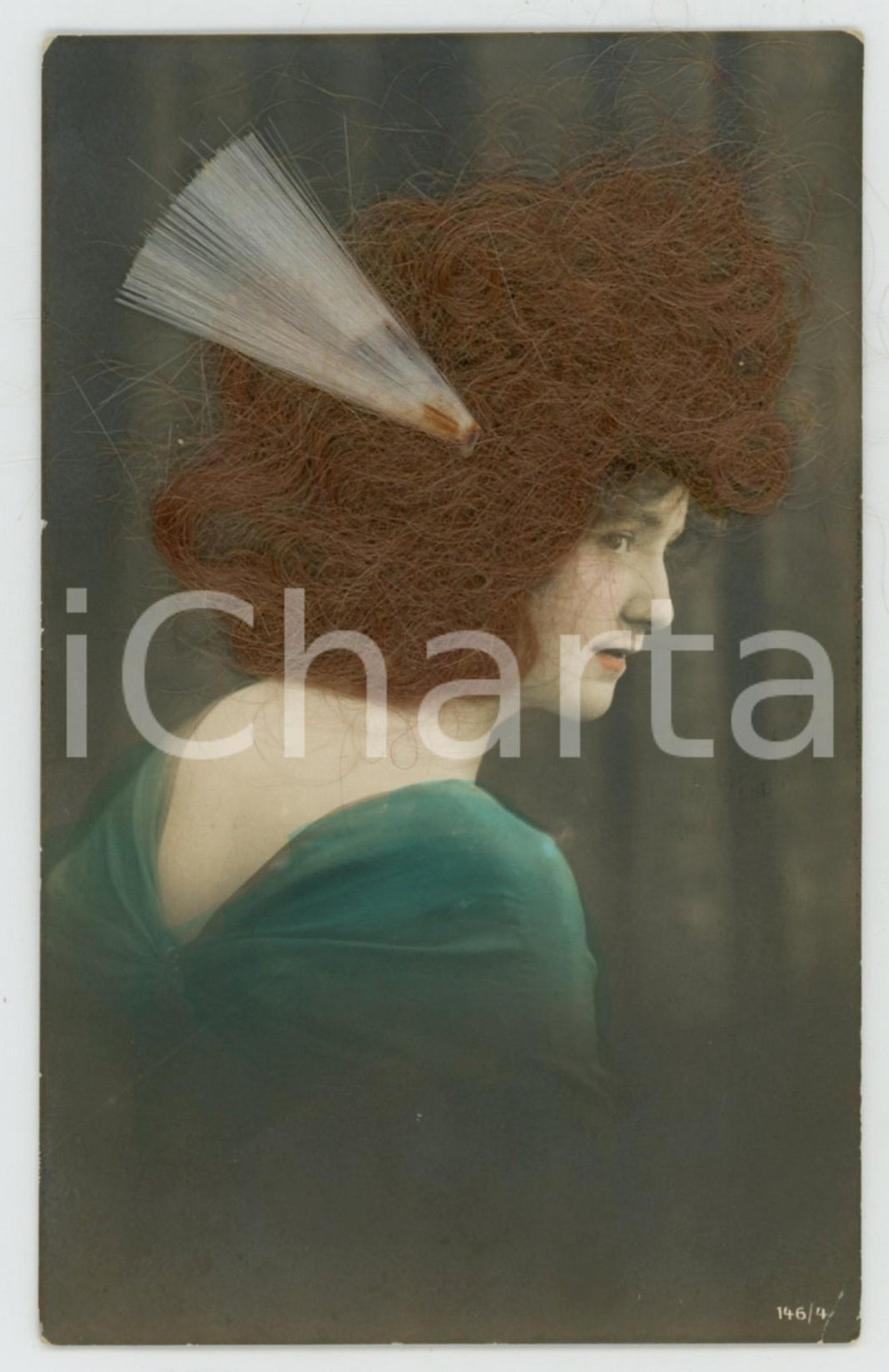 1920 ca REAL HAIR old postcard - Woman wearing a white hair decoration - FP NV Cartolina postale d'epoca, con inserti reali, scritta ma non viaggiata.CONDIZIONI: FAIR (piegatura all'angolo inferiore destro)FORMATO: 9x14 cm    originale e autentica 1