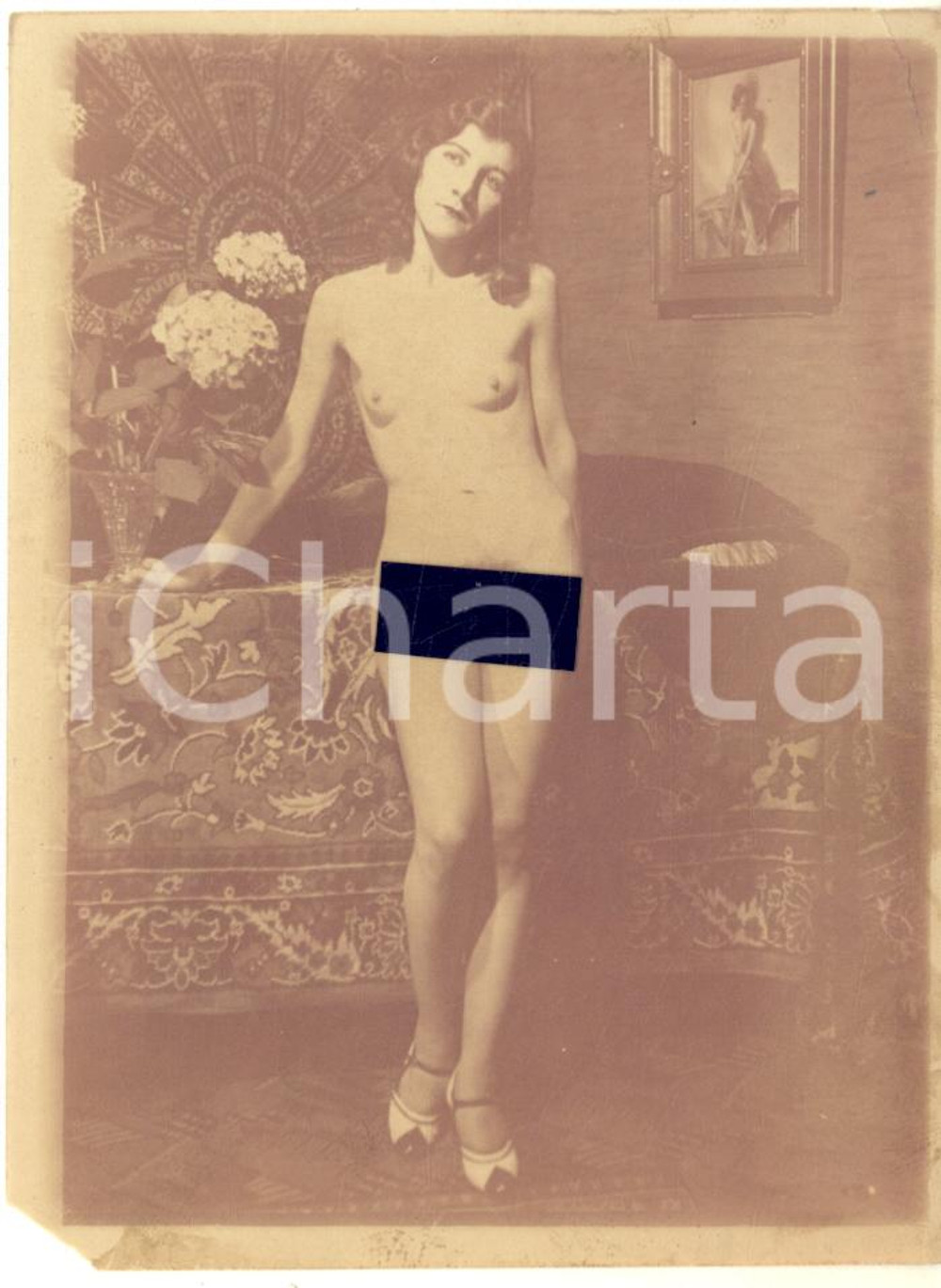 1900 ca VINTAGE EROTIC Young woman lying down - Photo NUDE RISQUE 9x12 cm  Fotografia originale d'epoca, su carta sottile.CONDIZIONI: FAIR (mancanza angolare e piegatura; minime abrasioni centrali)FORMATO: 9x12 cm    originale e autentica 1
