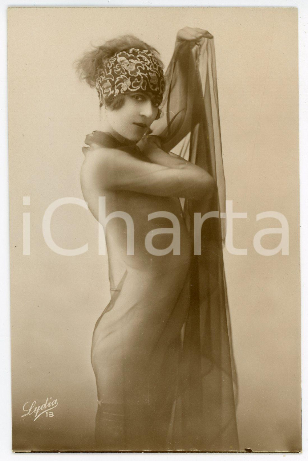 1910 ca VINTAGE EROTIC Nude woman with a veil - Postcard risque LYDIA 13  Fotografia seriale d'epoca, in formato cartolina postale, priva di stampa al verso.EDITORE: Lydia - n&deg; 13CONDIZIONI: G FORMATO: 9x14 cm    originale e autentica 1
