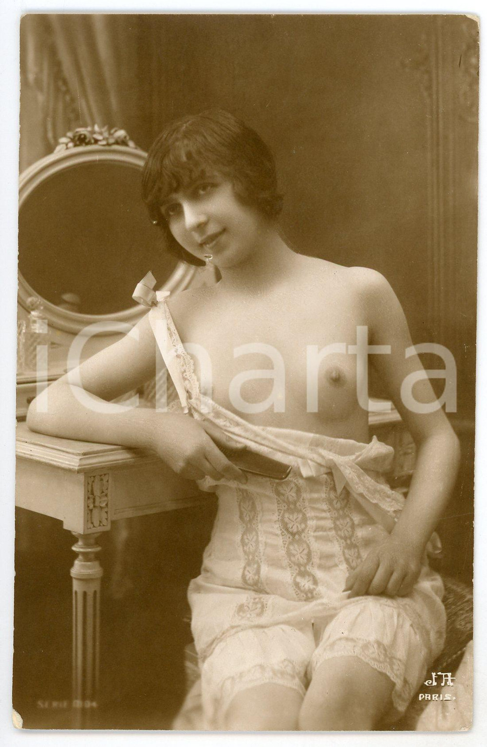 1910 ca VINTAGE EROTIC BOUDOIR Woman in lingerie - Postcard topless JA PARIS  Fotografia seriale d'epoca, in formato cartolina, priva di stampa al verso.Editore JA Paris.CONDIZIONI: G (minime sbrecciature angolari)FORMATO: FP    originale e autentica 1
