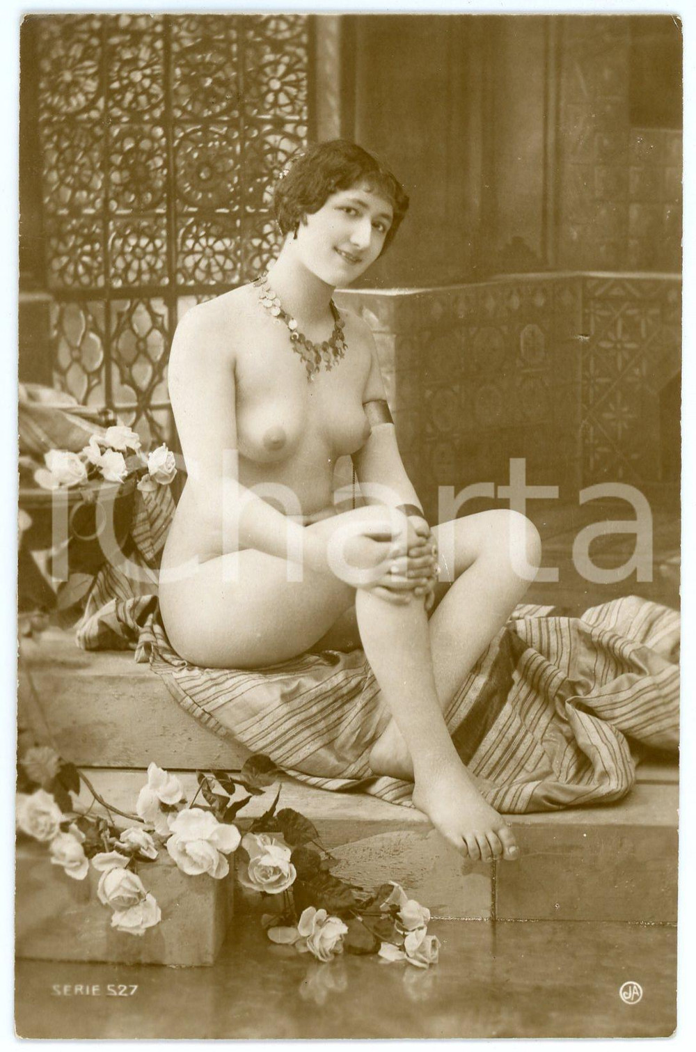1910 ca VINTAGE EROTIC Nude woman at a swimming pool - Postcard JA PARIS 527  Fotografia seriale d'epoca, in formato cartolina, priva di stampa al verso.Editore JA Paris - 527.CONDIZIONI: GFORMATO: FP    originale e autentica 1
