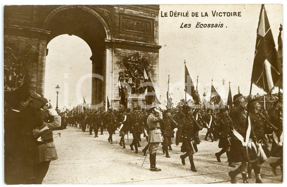 1919 WWI PARIS Défilé de la Victoire - Les Ecossais - Carte postale Cartolina postale d'epoca, non viaggiata. GOOD/buono minime mancanze marginali Formato: 14x9 cm originale e autentica 1