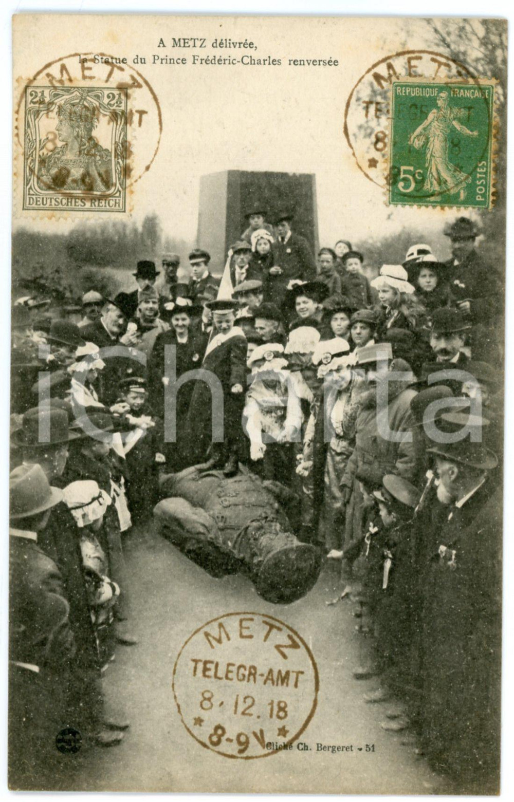 1918 METZ - FRANCE Statue du Prince Frédéric-Charles renversée - Carte postale  Cartolina postale d'epoca, viaggiata. FAIR/discreto Lievi smussature agli angoli Formato: 13x8 originale e autentica 1