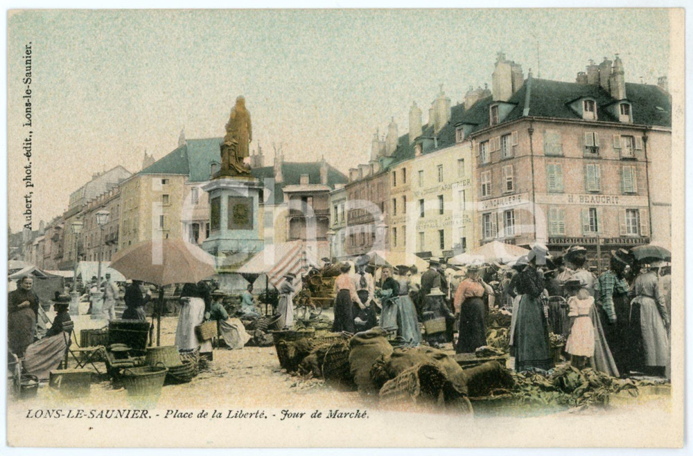 Cartolina originale da collezione 1900 ca LONSLESAUNIER Place de la LibertÃ©  Jour de marchÃ©  Carte postale FP 1