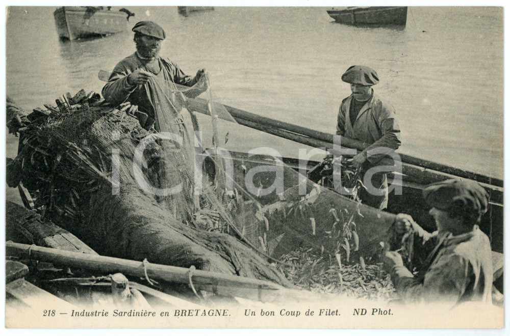 1910 ca BRETAGNE Industrie sardinière - Un bon coup de filet - Carte postale FP  Cartolina d'epoca,  non viaggiata. FAIR/discreto Lievi smussature agli angoli Formato: FP originale e autentica 1