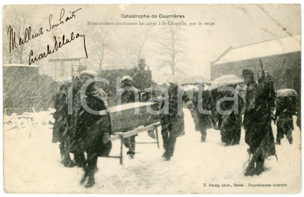 1910 ca FRANCE Catastrophe de Courrières - Brancadiers conduisant les corps *FP  Cartolina postale, viaggiata. FAIR/discreto Lievi smussature agli angoli Formato: FP originale e autentica 1