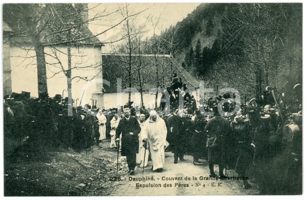1910 ca DAUPHINÉ Couvent de la Grande Chartreuse - Expulsion des Pères Postcard  Cartolina postale, non viaggiata. FAIR/discreto Lievi smussature agli angoli Formato: FP originale e autentica 1