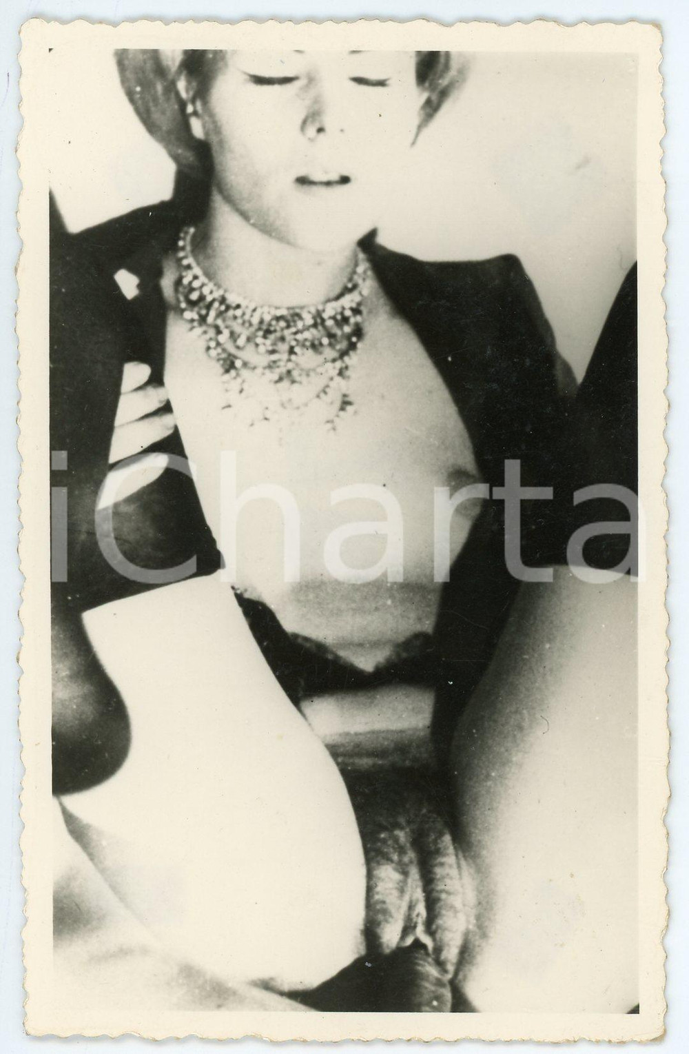 1950 ca VINTAGE EROTIC Mature woman having sex - PORN Photo 9x14 cm  Fotografia d'epoca.CONDIZIONI: G (ma residui di adesivo al verso)FORMATO: 9x14 cm    originale e autentica 1