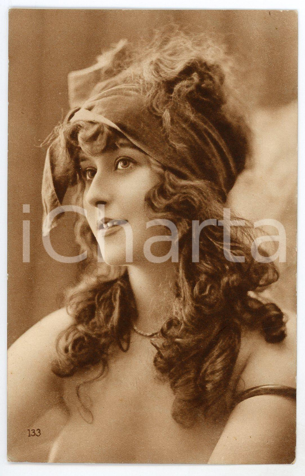 1920 VINTAGE EROTIC Girl with curly hair and headband *Postcard topless  Cartolina postale d'epoca, scritta ma non viaggiata.CONDIZIONI: GFORMATO: FP    originale e autentica 1