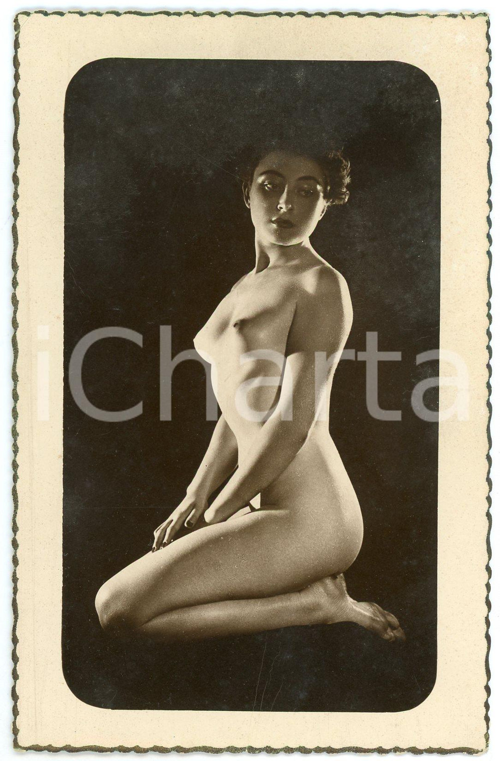 1950 ca VINTAGE EROTIC Nude woman seated - Photo postcard ACADEMIES nÂ° 1 Fotocartolina originale d'epoca, non viaggiata.CONDIZIONI: FAIR (piegatura al margine inferiore)FORMATO: 9x13 cmEDITORE: Editions de Luxe G.P. - Paris    originale e autentica 1