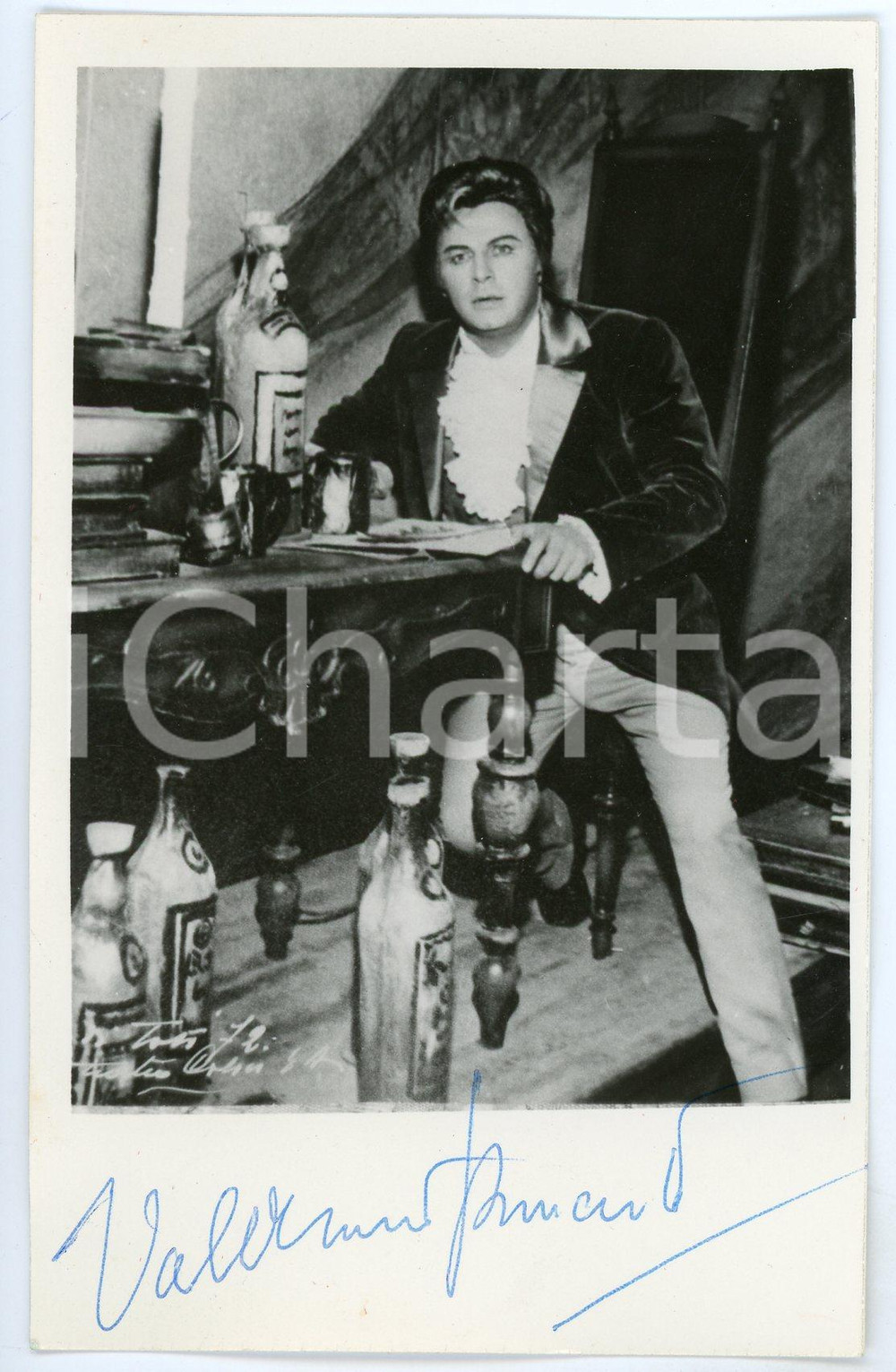 1972 Waldemar KMENTT Austrian tenor as Hoffmann - AUTOGRAPHED Photo 9x14 cm Fotografia seriale d'epoca, con autografo. CONDIZIONI: GFORMATO: 9x14 cm     originale e autentica 1