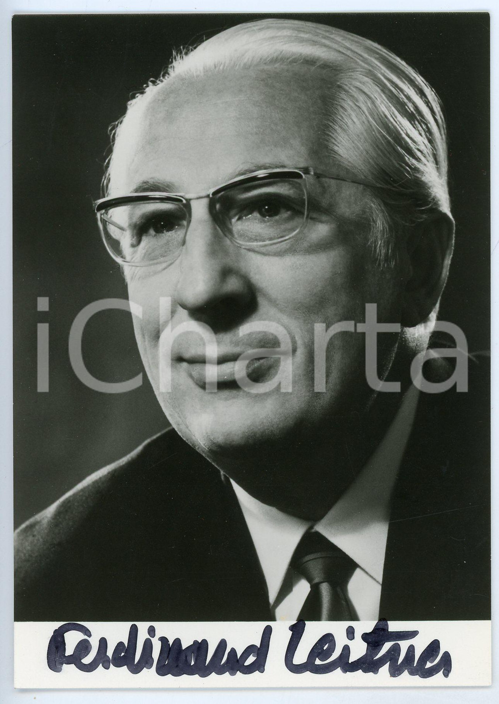 1970 Ferdinand LEITNER German conductor - AUTOGRAPHED Photo 10x15 cm Fotografia d'epoca, con autografo. CONDIZIONI: GFORMATO: 10x15 cm     originale e autentica 1