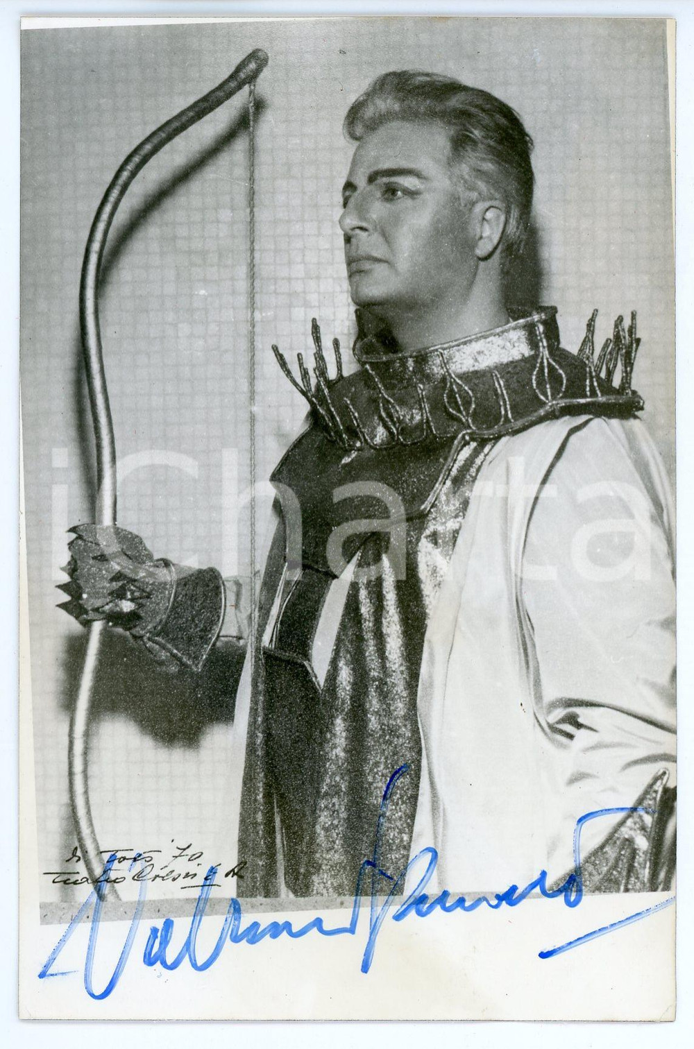 1970 Waldemar KMENTT Austrian tenor  - AUTOGRAPHED Photo 9x14 cm Fotografia seriale d'epoca, con autografo. CONDIZIONI: F (macchie al verso)FORMATO: 9x14 cm     originale e autentica 1