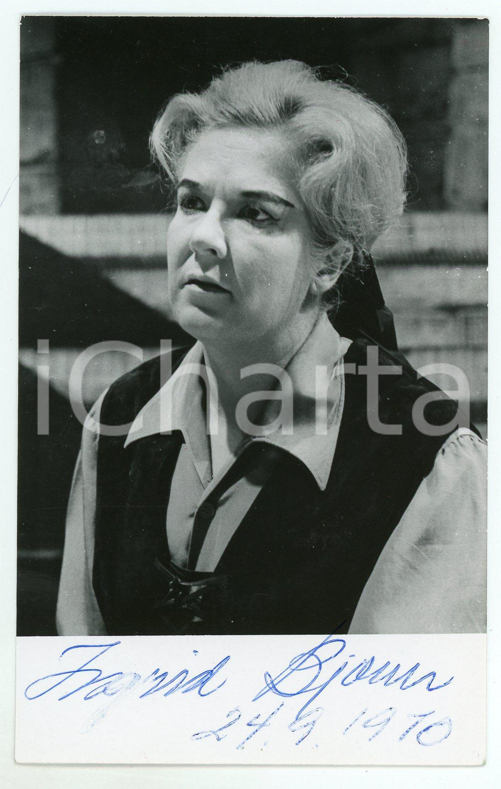 1970 Ingrid BJONER soprano as Leonora ("Fidelio") - AUTOGRAPHED Photo 9x14 cm Fotografia d'epoca, con autografo. CONDIZIONI: GFORMATO: 9x14 cm     originale e autentica 1