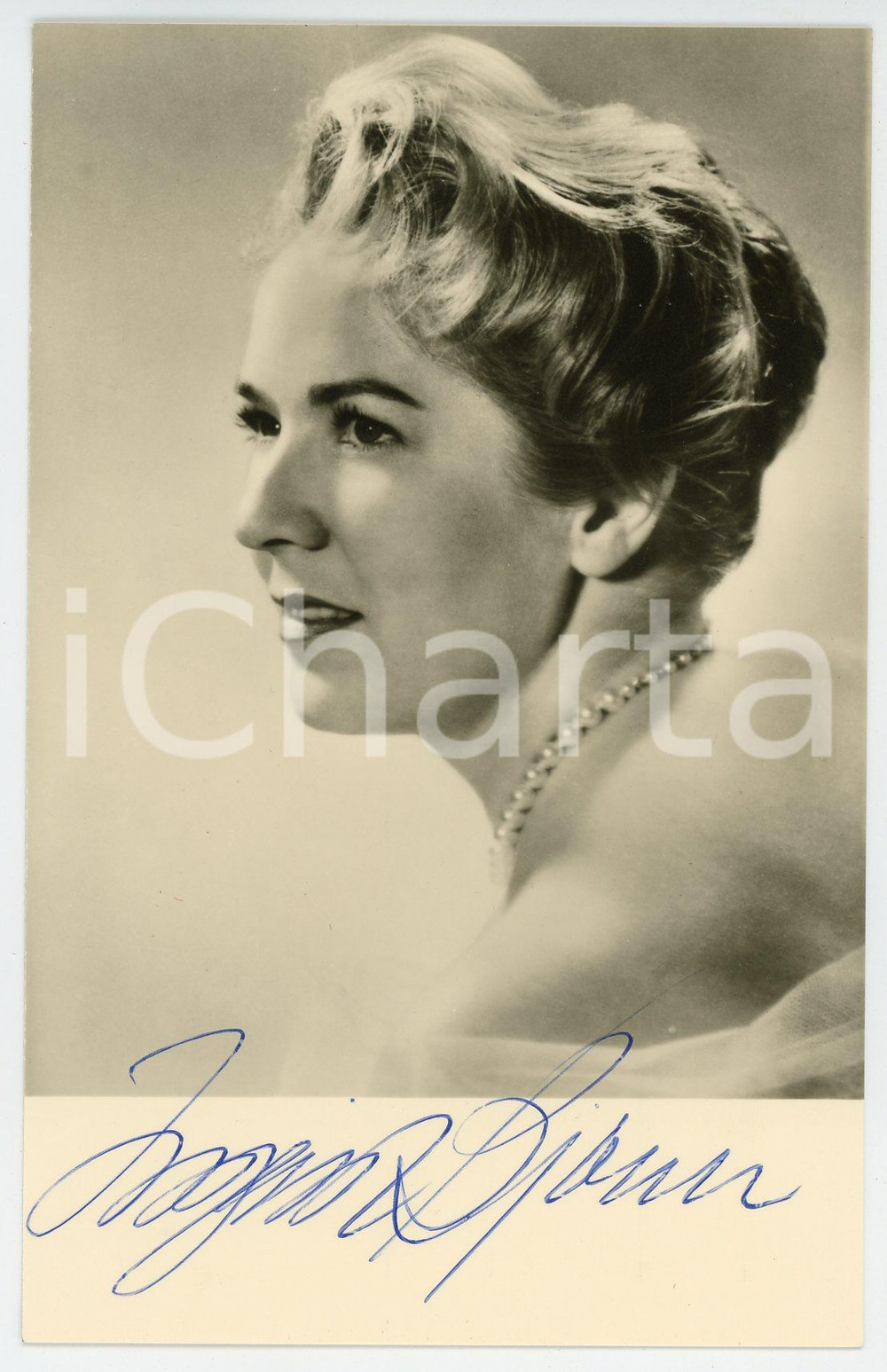 1970 Ingrid BJONER Norwegian operatic soprano - AUTOGRAPHED Photo 9x14 cm Fotografia d'epoca, con autografo. CONDIZIONI: GFORMATO: 9x14 cm     originale e autentica 1