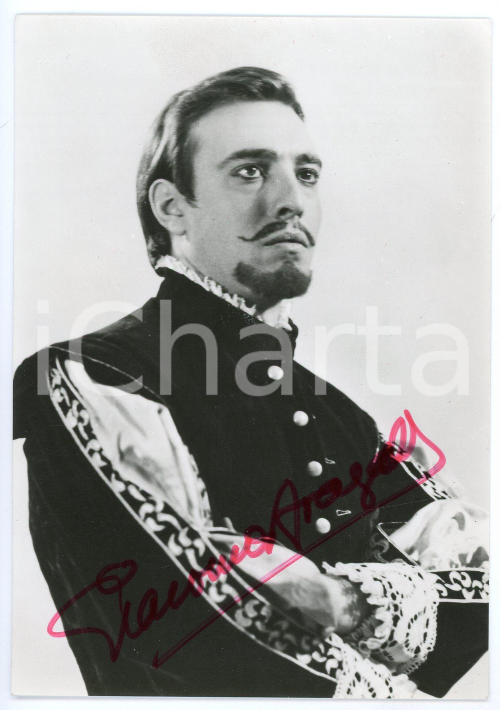 1970 Jaume ARAGALL tenor as Edgardo "Lucia di Lammermoor"- AUTOGRAPHED Photo Fotografia d'epoca, con autografo. CONDIZIONI: GFORMATO: 11x15 cm     originale e autentica 1