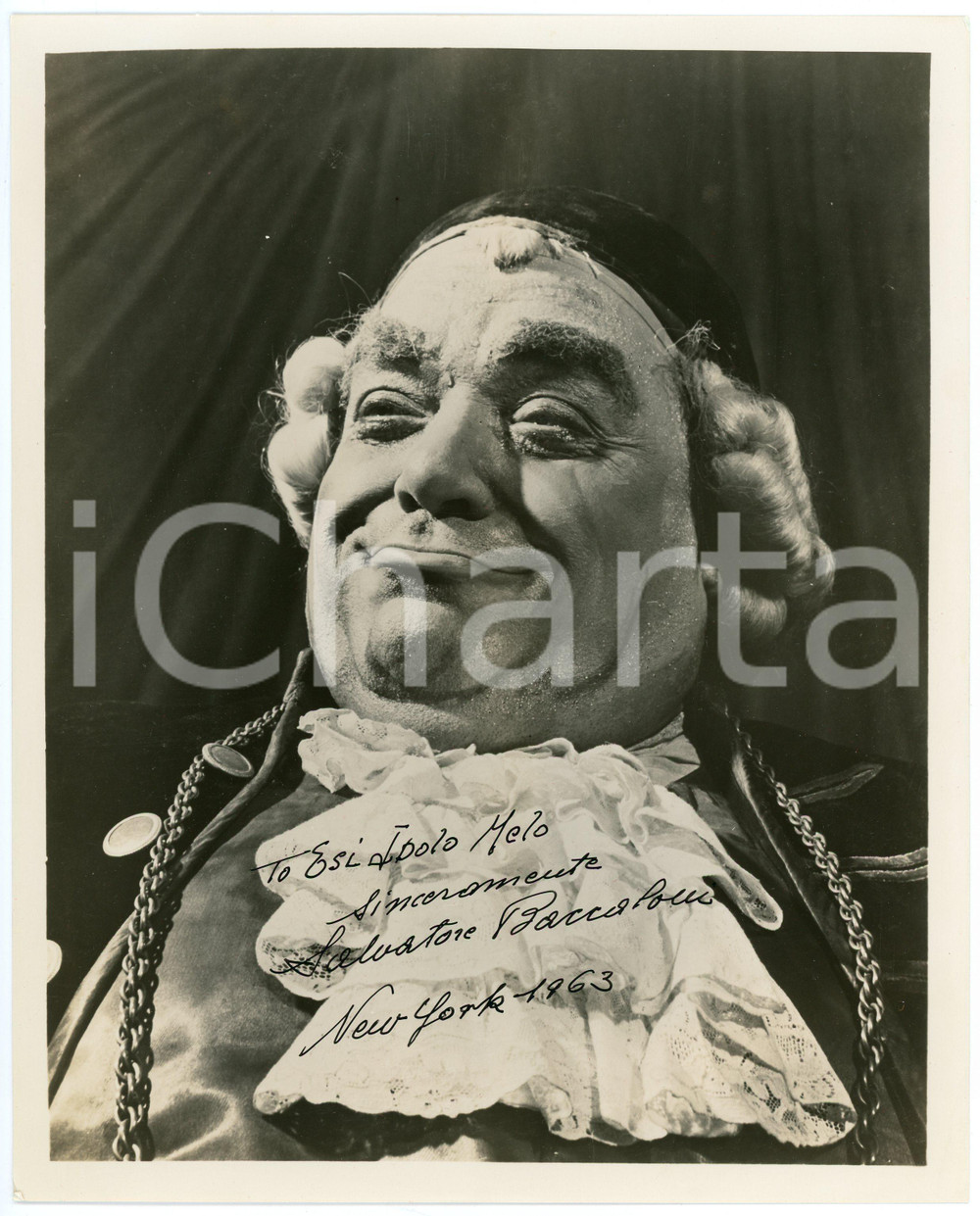 1963 NEW YORK Salvatore BACCALONI bass "The Barber of Seville" AUTOGRAPHED photo Fotografia d'epoca, con autografo. CONDIZIONI: F (piegature angolari)FORMATO: 20x25 cm     originale e autentica 1