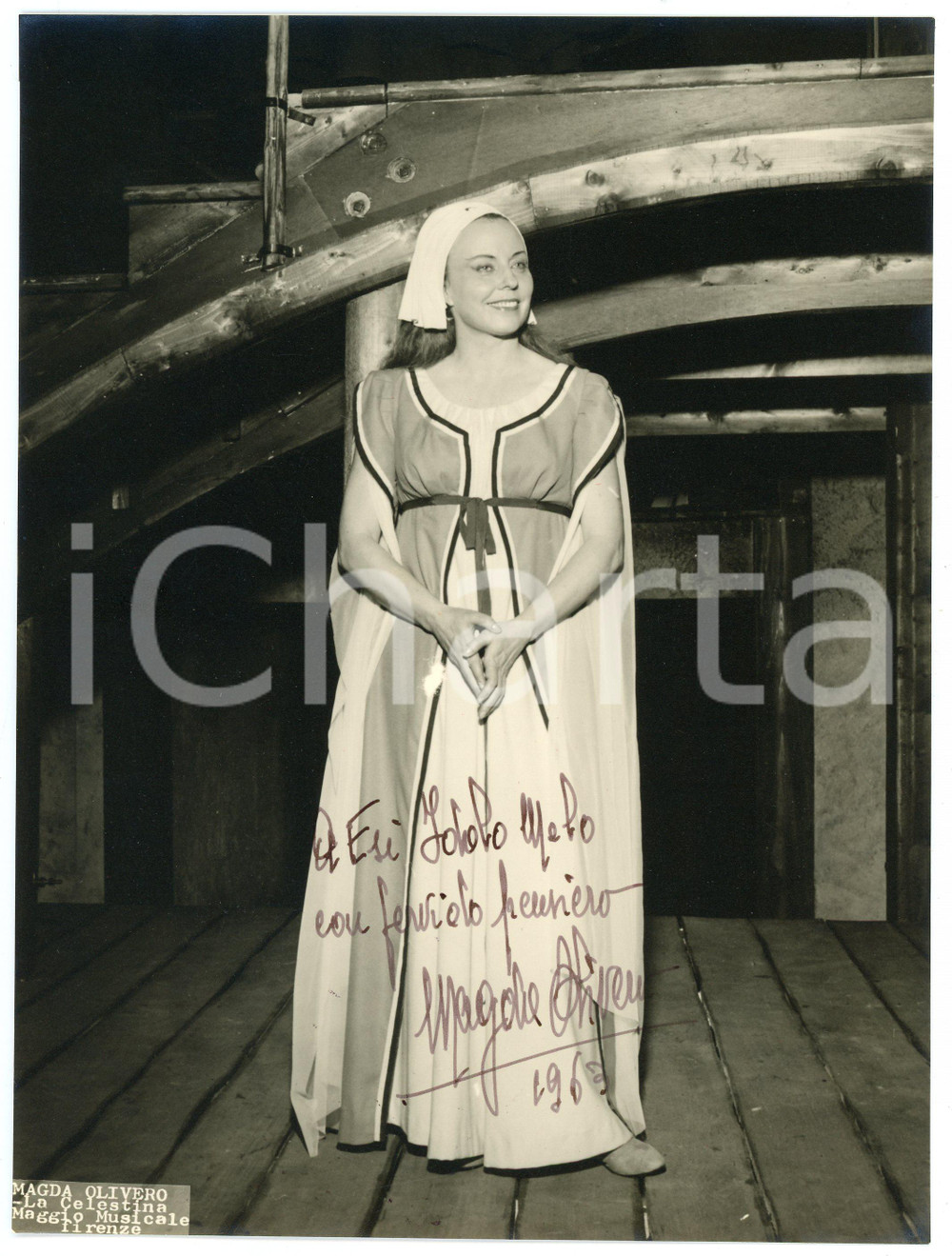 1963 LIRICA Magda OLIVERO soprano - Fotografia con AUTOGRAFO 18x23 cm Fotografia d'epoca, con autografo. CONDIZIONI: GFORMATO: 18x23 cm     originale e autentica 1