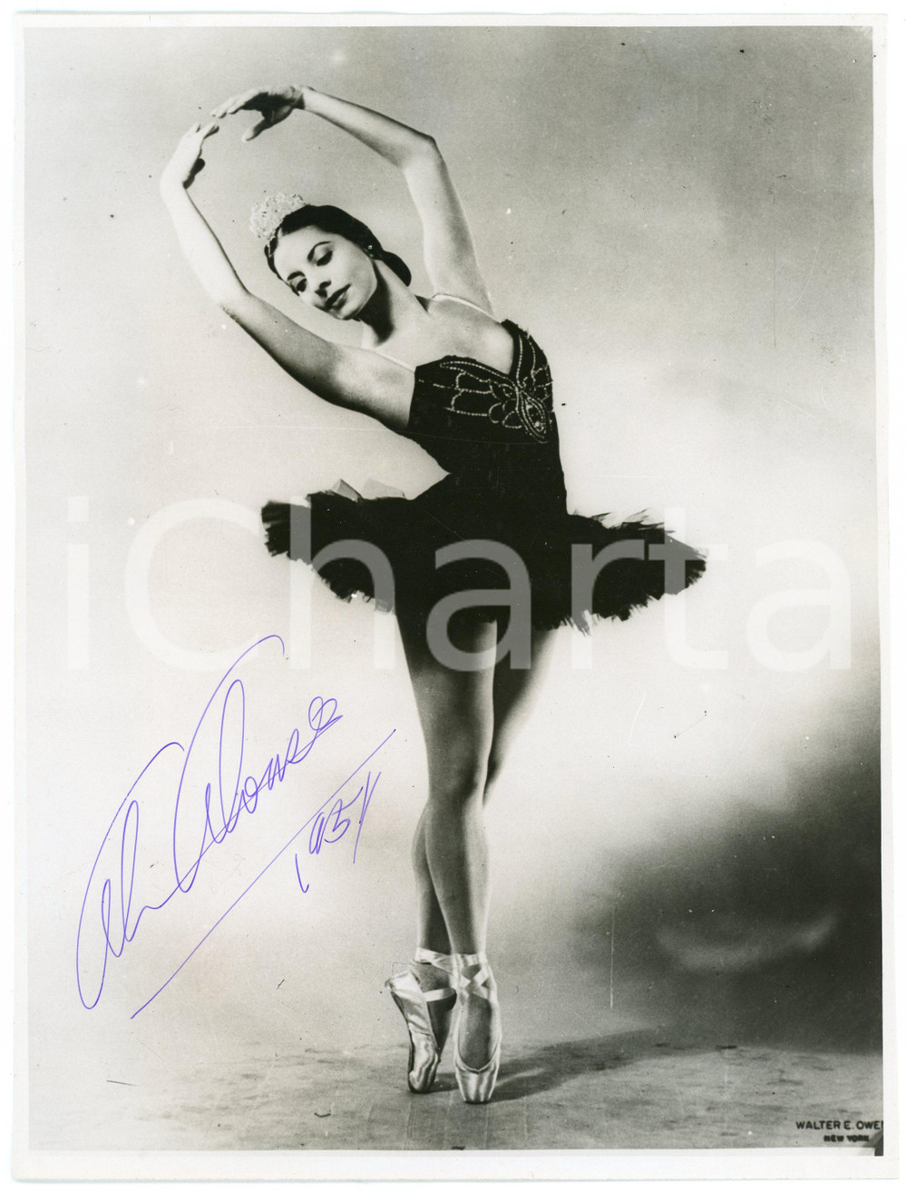 1954 DANZA CLASSICA Alicia ALONSO ballerina cubana- Foto con AUTOGRAFO 18x24 cm Fotografia d'epoca, con autografo. CONDIZIONI: G (lievi increspature al lato superiore)FORMATO: 18x24 cm     originale e autentica 1