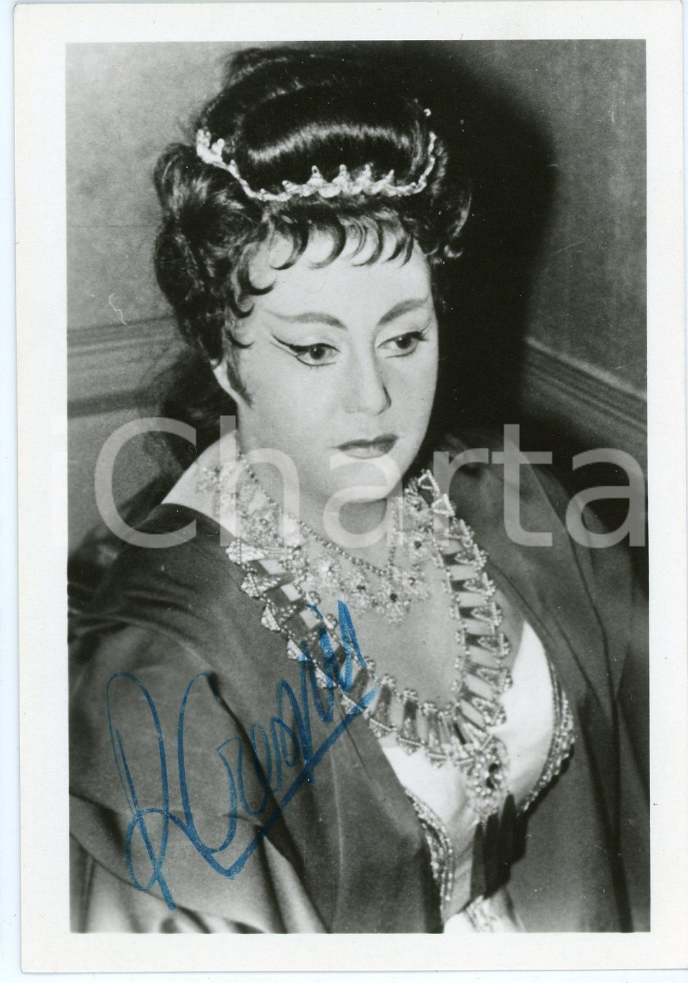 1964 Régine CRESPIN French soprano - AUTOGRAPHED Photo 10x15 cm Fotografia seriale d'epoca, con autografo. CONDIZIONI: GFORMATO: 10x15 cm     originale e autentica 1