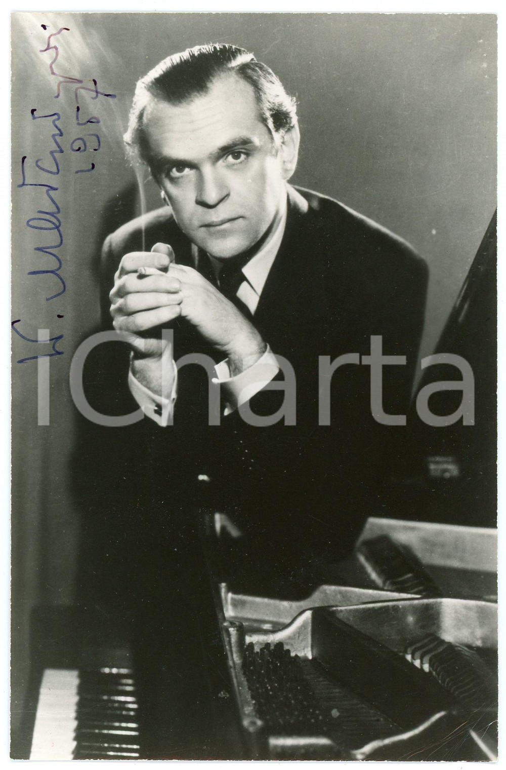 1957 Witold MALCUZYNSKI Polish pianist - AUTOGRAPHED photo 10x15 cm Fotografia  d'epoca, con autografo. CONDIZIONI: F (piegature all'angolo inferiore destro)FORMATO: 10x15 cm     originale e autentica 1
