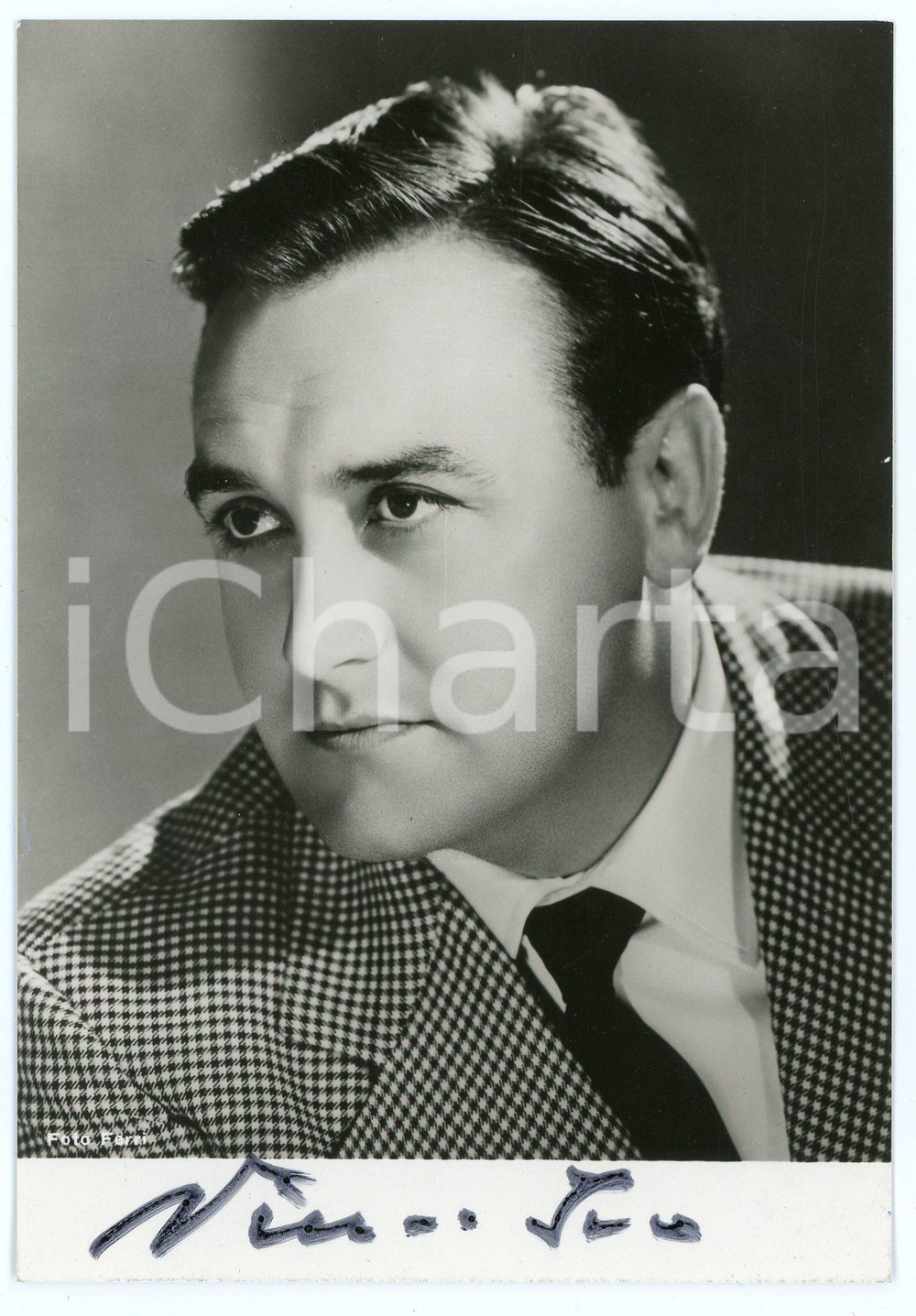 1971 LIRICA Basso Ivo VINCO - Foto con AUTOGRAFO 10x15 cm Fotografia d'epoca, con autografo. CONDIZIONI: G (ma residui cartacei al verso)FORMATO: 10x15 cm    originale e autentica 1