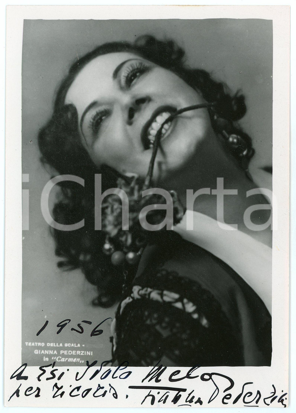 1956 MILANO Teatro alla Scala - Gianna PEDERZINI in "Carmen" Foto AUTOGRAFO Fotografia d'epoca, con autografo. CONDIZIONI: F (piegature e macchia al verso)FORMATO: 13x18 cm    originale e autentica 1