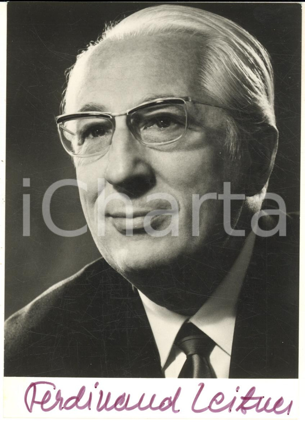 1971 Ferdinand LEITNER German conductor - AUTOGRAPHED Photo 10x15 cm Fotografia d'epoca, con autografo. CONDIZIONI: GFORMATO: 10x15 cm     originale e autentica 1