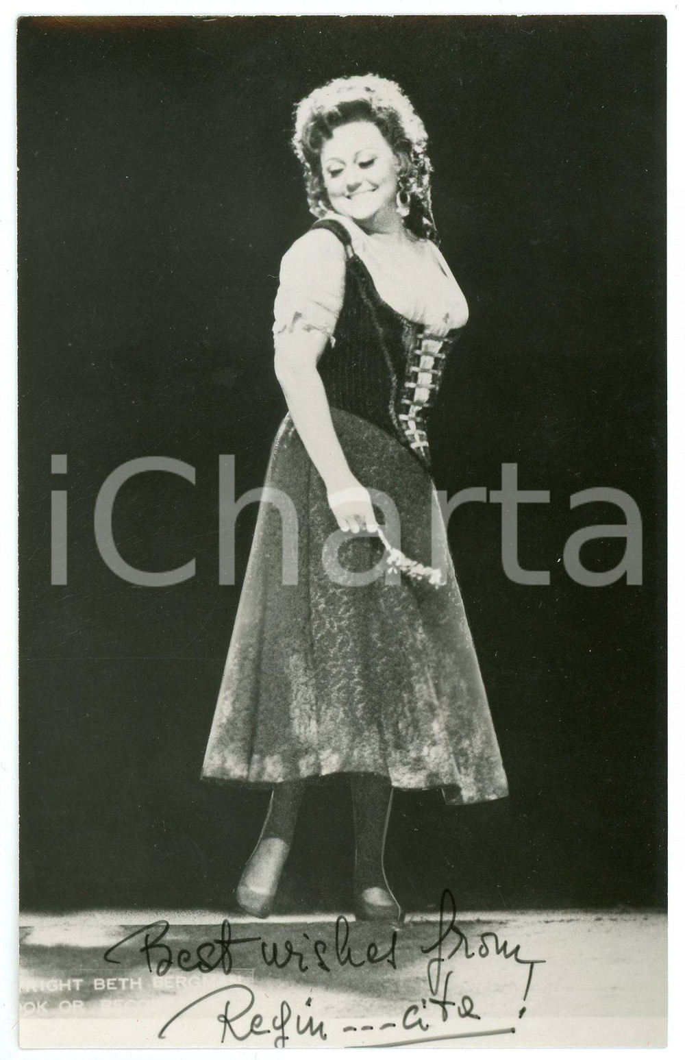 1976 BUENOS AIRES Regina CRESPIN soprano in "Carmen" - AUTOGRAPHED Photo 9x14 cm Fotografia seriale d'epoca, con autografo. CONDIZIONI: GFORMATO: 9x14 cm     originale e autentica 1