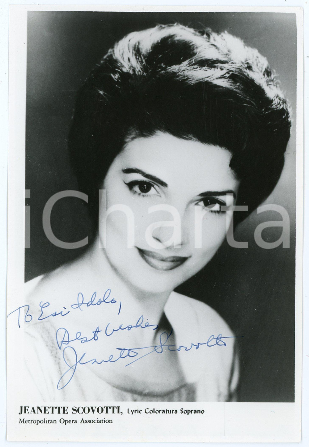 1963 Jeanette SCOVOTTI soprano - AUTOGRAPHED photo 12x18 cm Fotografia d'epoca, con autografo. CONDIZIONI: G (lievi graffi superficiali)FORMATO:  12x18 cm     originale e autentica 1
