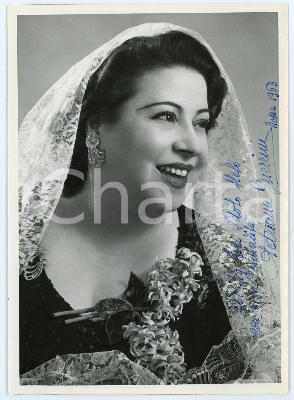 1963 ROMA Soprano Adriana GUERRINI - Foto GUIDOTTI con AUTOGRAFO Fotografia d'epoca, con messaggio autografo. CONDIZIONI: GFORMATO: 13x18 cmFOTOGRAFO: Studio Guidotti - Roma     originale e autentica 1