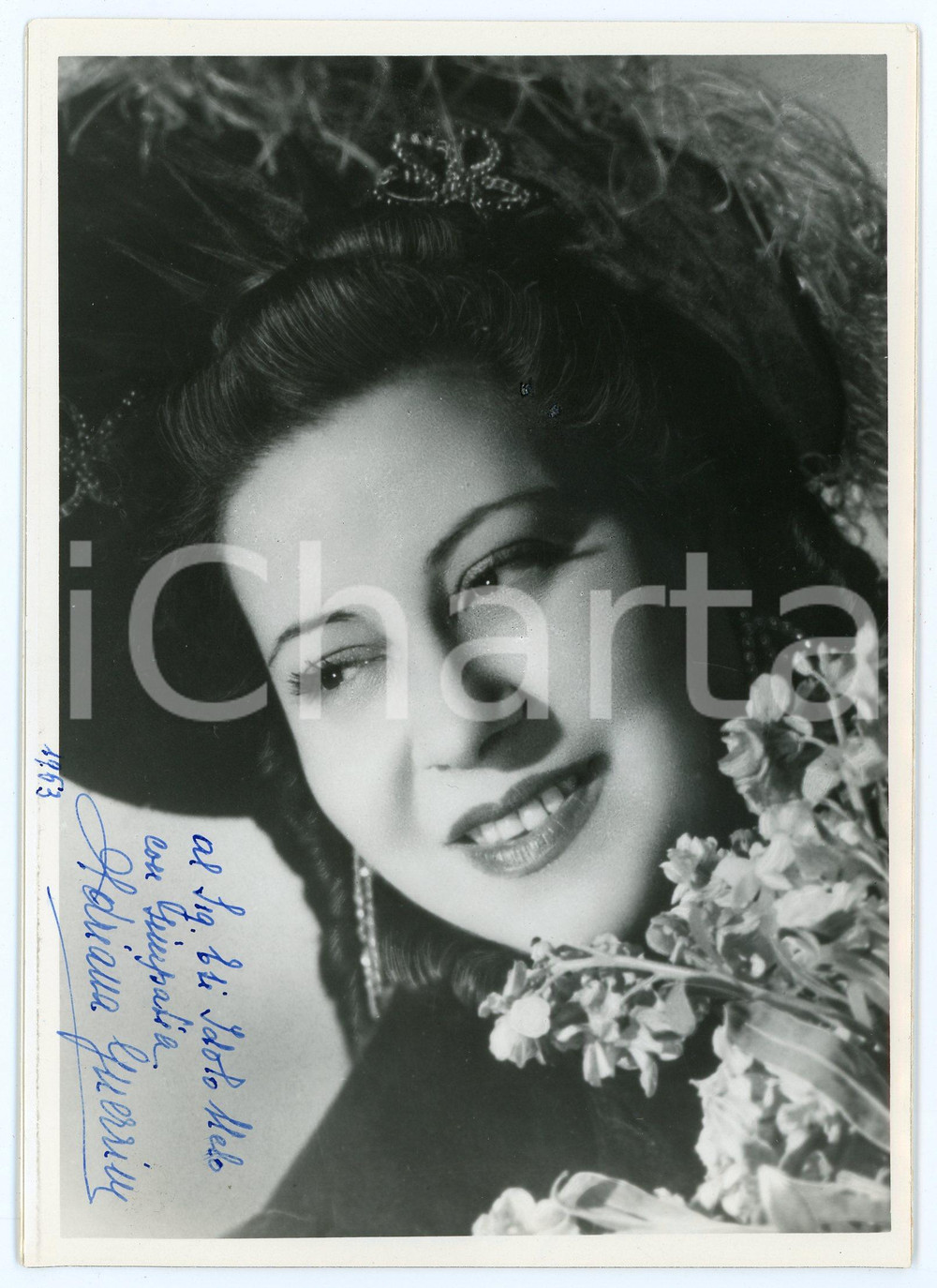 1963 ROMA Soprano Adriana GUERRINI ^Foto GUIDOTTI con AUTOGRAFO Fotografia d'epoca, con messaggio autografo. CONDIZIONI: G (minima piegatura angolare)FORMATO: 13x18 cmFOTOGRAFO: Studio Guidotti - Roma     originale e autentica 1