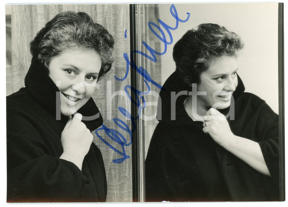 1969 Soprano Sena JURINAC - Portrait - AUTOGRAPHED photo Fotografia d'epoca, in formato cartolina postale, con autografo.CONDIZIONI: GFORMATO: 10x15 cm     originale e autentica 1